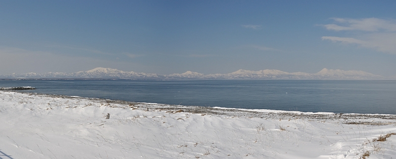 panorama2.jpg - tmAR̒߁DMountain range in Shiretoko peninsula.